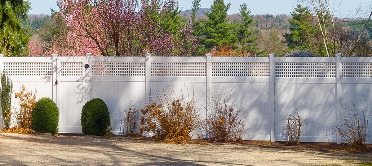 VINYL PRIVACY FENCE