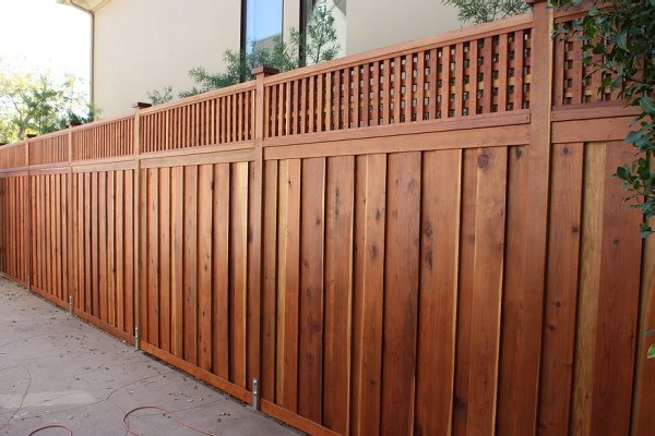BEAUTIFUL CUSTOM WOOD PRIVACY FENCE